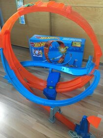 Hot wheels -autodráha se smyčkou vč.dopravy