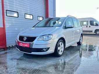 Volkswagen Touran 1,9 TDi DSG 7-míst / 2010