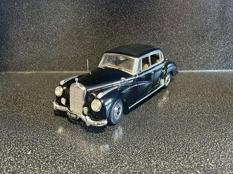 Mercedes Benz 300C W186 1:18