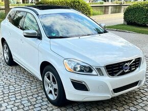 Volvo XC60 2.4D 4x4 AUT R-DESIGN TAŽNÉ VÝHŘEV SERVISKA