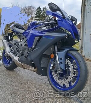 Yamaha R1 - 1