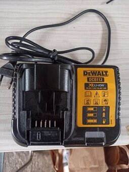 DeWalt nabíječka DCB112 XR