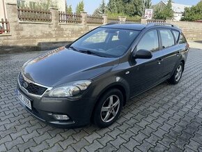 Kia ceed 1.6 93kw 2011 benzín - 1