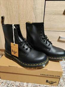 Nové boty Dr. Martens 38