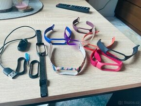 Náramky a nabíječka na Xiaomi Mi Band 5