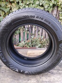 Kumho 205/60/16