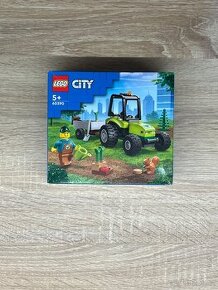 NOVÉ Lego 60390 Traktor v parku - 1