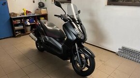 Yamaha X-Max 125 black edition