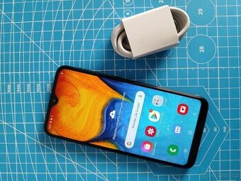 Smartphone Samsung Galaxy A20e displeje 5.8