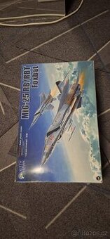 Kitty Hawk 1/48 80113 MIG-25 RB/RBT Foxbat