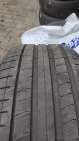 Pneu 285/45 R21