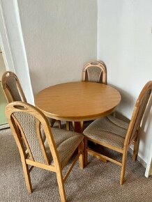 Stůl kulatý, rozkládací a 4 židle - masivní dřevo