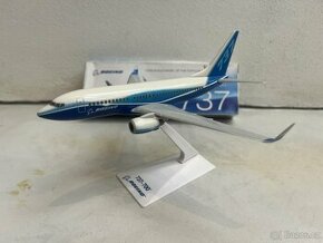 Boeing model 737-700 1:200