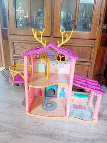 Domeček (Mattel Royal Enchantimals). Hraný minimálně.