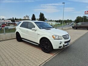 Mercedes Benz ML63 AMG - 1