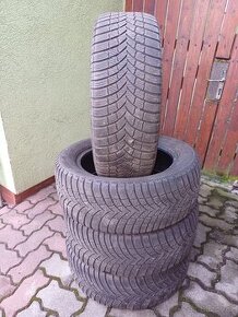 Prodám sadu zimních pneu 205/55R16 Bridgestone