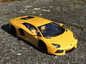 Lamborghini Aventador LP700-4 1:18 Welly FX