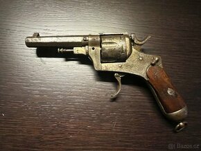 Historický revolver znehodnotený - 1