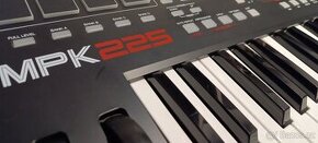 Akai MPK225 midi