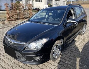 Hyundai i30 CW 1.4 16V 80KW 1 majitel servisní kniha