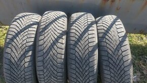 YOKOHAMA 215/65 R 17 BLUEARTHWINTER V906 99V