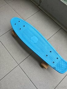 Skateboard plastový