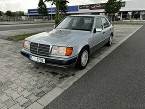 Mercedes-Benz 260E - 1