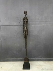 Bronzová socha Giacometti