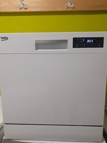 Stolní myčka Beko DTC36810W.  Jen volat prosím. Na 8 sad