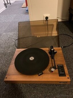 Gramofon Tesla NC452