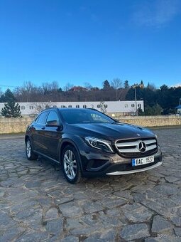 MERCEDES BENZ GLA 220d