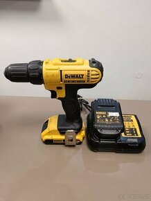 Kompaktní vrtačka/šroubovák DeWALT DCD790