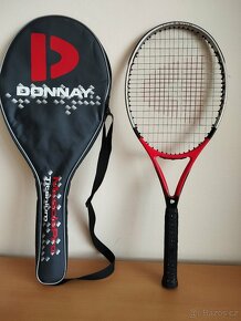 Šup ven na tenis nebo squash. Neseď doma, jdi se hejbat