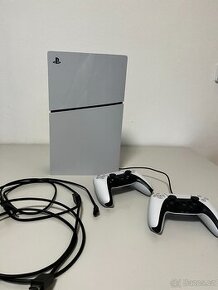 PlayStation 5 Slim + 2 ovladače (záruka do 2026)