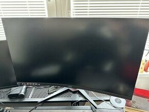 Herní monitor AOC 32” 240hz - 1