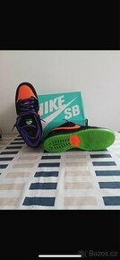 Nike dunk sb night of mishief - 1