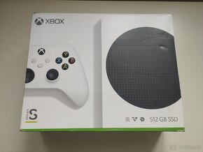 Xbox Series S + 18 her pro holky