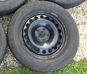 2x zimní kola Kodiaq 215/65/17 Nokian 5mm DOT xx17