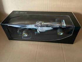 F1 1:18 Mercedes AMG W08 EQ