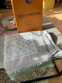 Nádherný Louis Vuitton šátek s monogramem