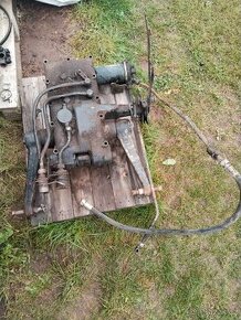 Zetor , víko hydrauliky , hydraulika , ramena