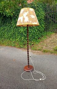 Starozitna masivní stojací lampa dub