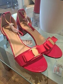 Nové, dámské, lakované sandály červené barvy