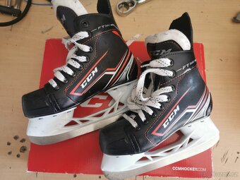 Dětské hokejové brusle CCM jetspeed 31 D