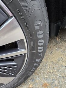 GoodYear Efficient Grip Performance R17 215 55 - 94V