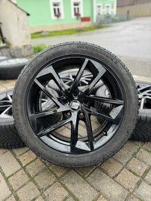 ORIGINÁL Alu Seat, Škoda, VW R17, 5x112 - TOP STAV