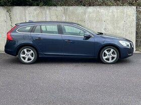 Volvo V60 5válec,120kW,MANUÁL,VÝHŘEV,NAVI,TAŽNÉ - 1