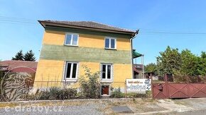 Rodinný dům (168 m2) se dvěma byty 3+kk (oba 80 m2), pozemek