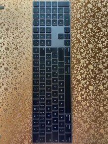 Apple Magic Keyboard s numerickou klávesnicí černá - 1