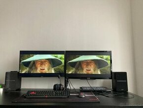 3x LCD Monitor ASUS